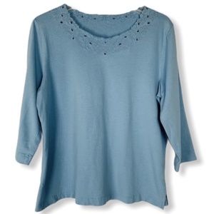 Women’s blue 3/4 sleeve shirt w/cut out at neck